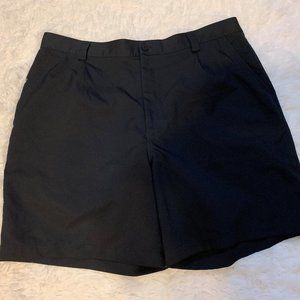 Under Armor Men Black Shorts Size 38